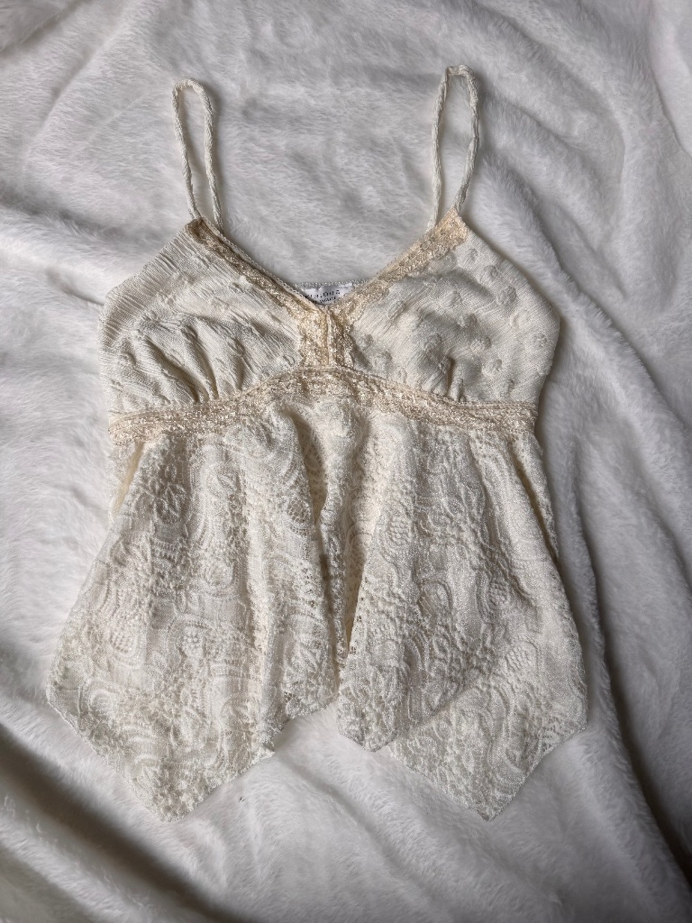 Kirious Cream Lace Flowy Cropped Cami
